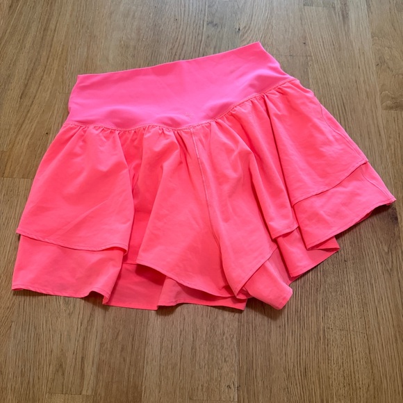 Offline by Aerie MEDIUM Coral Pink Tiered Ruffle Lined Athletic Shorts - Picture 2 of 9